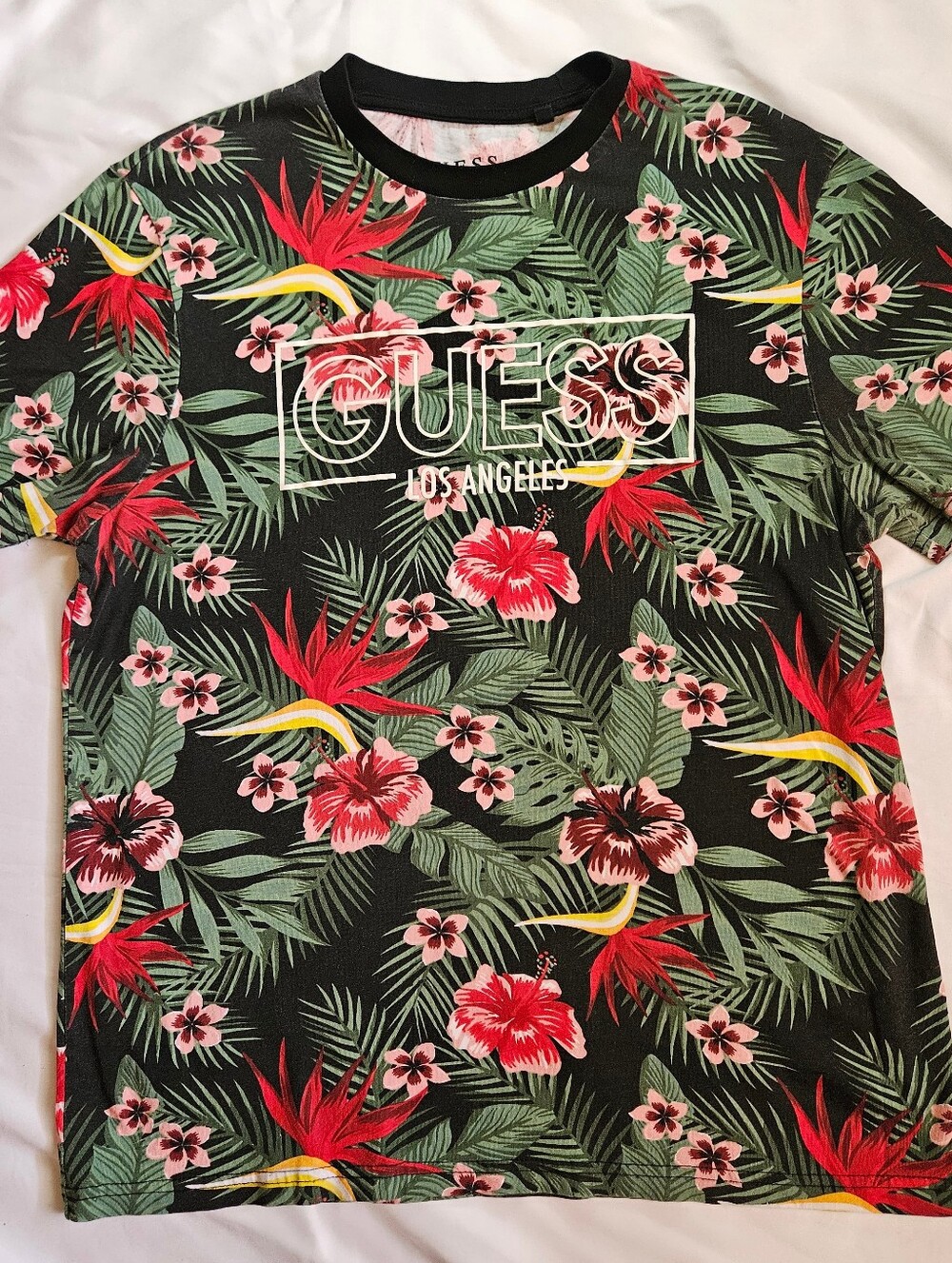 Guess Mens Black With Pink Red & Green Hawaiian Floral Short Sleeve Shirt Size L